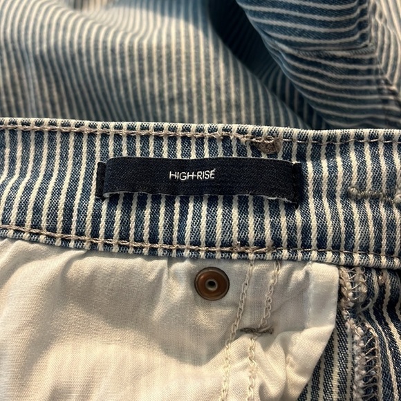 Calvin Klein Jeans size 6 railroad stripe high rise raw hem shorts.  Excellent - Picture 6 of 7